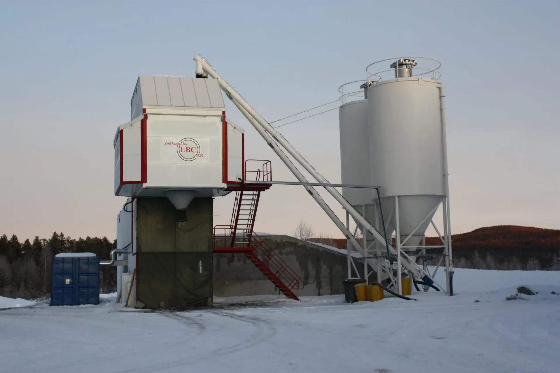 Jokkmokks LBC:s betongstation i vinterlandskap